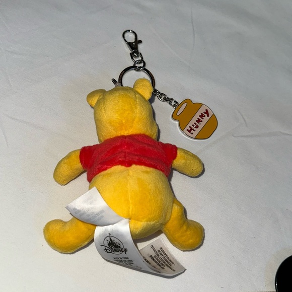 AUTHENTIC DISNEY Merchandise WINNIE The POOH Plush Bag Charm/Keyring NWOT - Picture 11 of 14